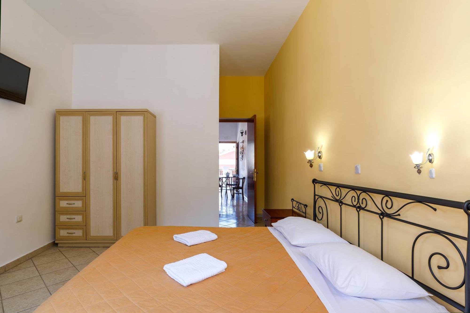 Opera House Hotel Sými Buitenkant foto